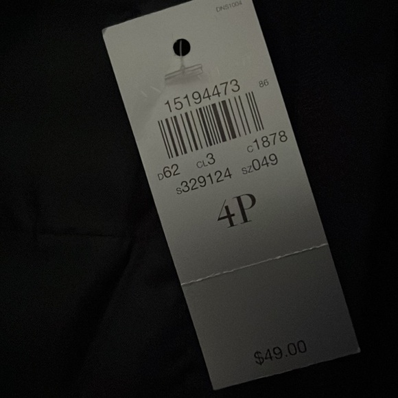 Ann Taylor short - New - Picture 3 of 5